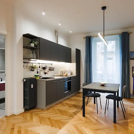 Easy Flat Manin * Turin